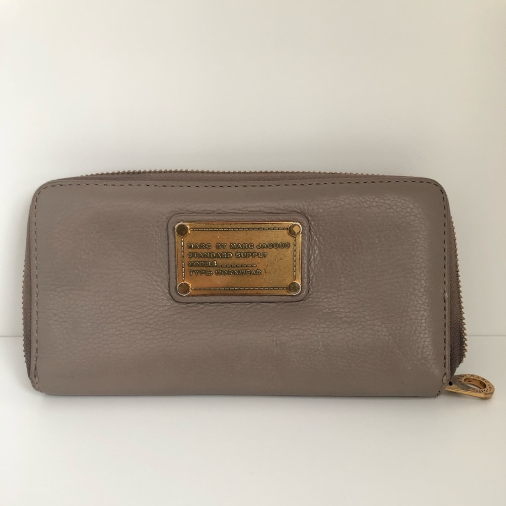 MARC BY MARC JACOBS LEATHER WALLET- PRE LOVED
